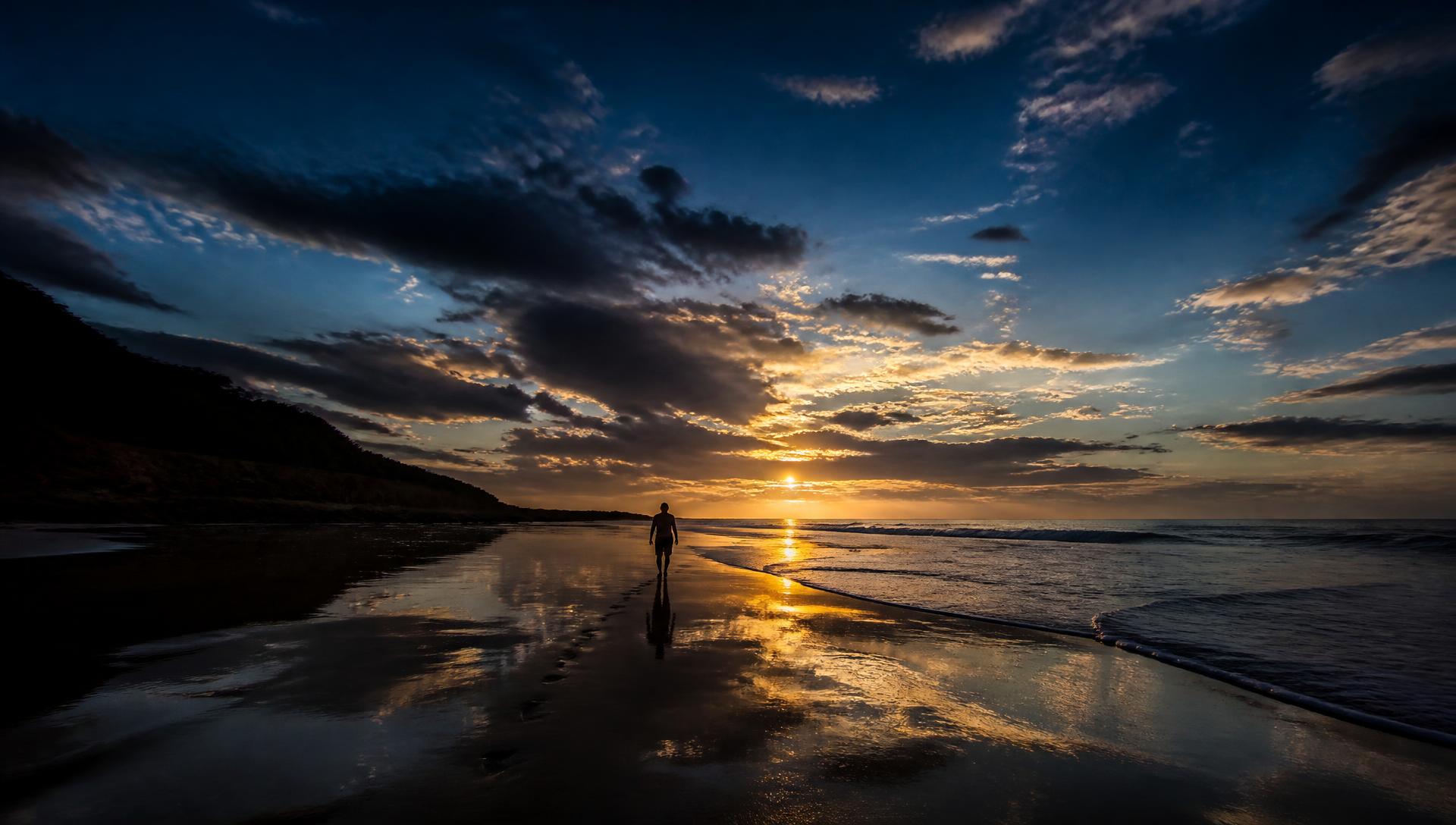Plage au coucher du soleil